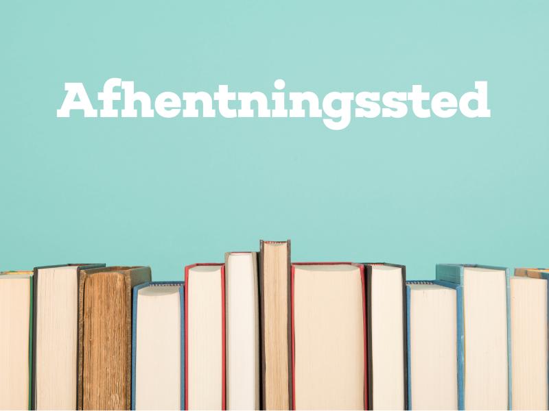 Billedet viser en række bøger som står ved siden af hinanden. Over dem er der skrevet "Afhentningssted".