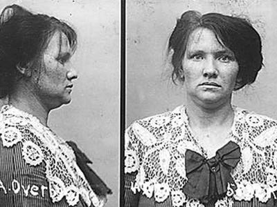 Billedet viser et forbryderfoto af Dagmar Overby i sort/hvid