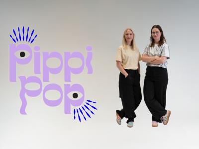 Billedet viser to kvinder ved siden af et Pippi-pop-logo