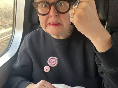 Billedet forestiller Trine, den rasende broderist.