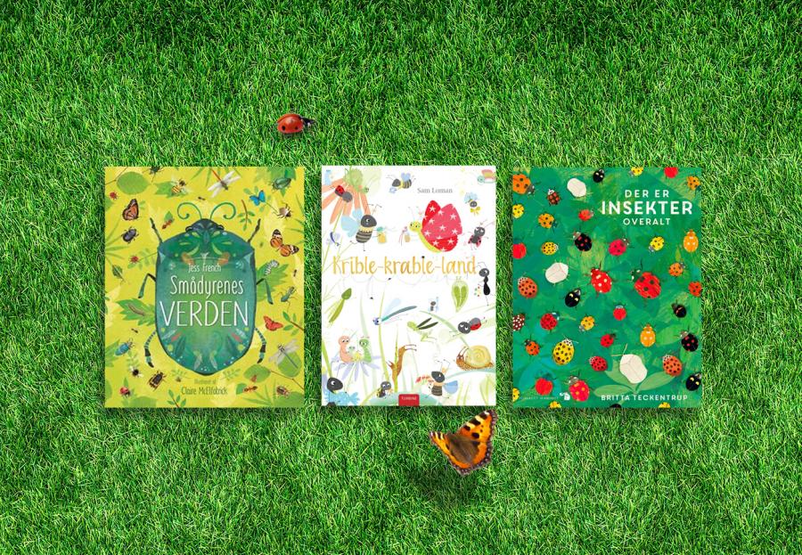 Billedet forestiller en græsplæne, hvorpå der er lagt tre børnebøger om insekter.