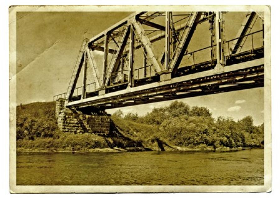 Billedet forestiller et gammelt billede af en ukendt bro.